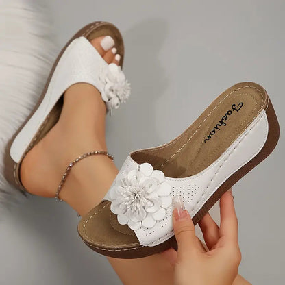 Indy™ Wedge Sandalen für Frauen - Slip-On Komfort & Florale Eleganz